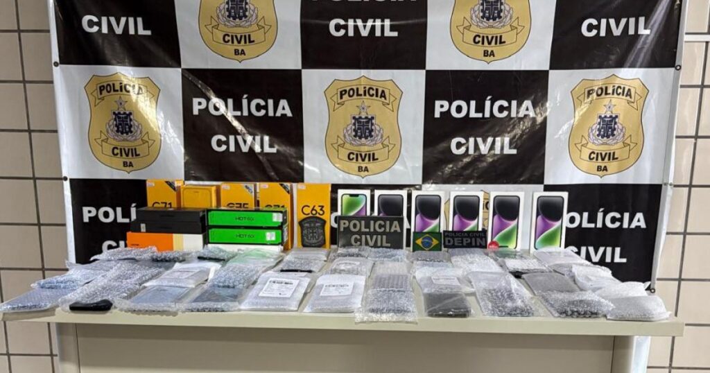 Operação fiscaliza lojas e apreende celulares em Teixeira de Freitas