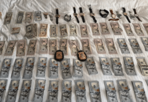 PF apreende US$ 49 mil em endereço ligado a Jaques Wagner durante operação sobre Banco Master