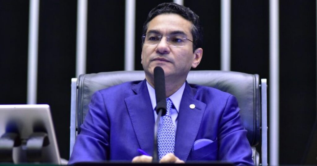 Presidente do Republicanos responde Cleitinho após senador demonstrar desconfiança: "não sabe o caminho que quer seguir"