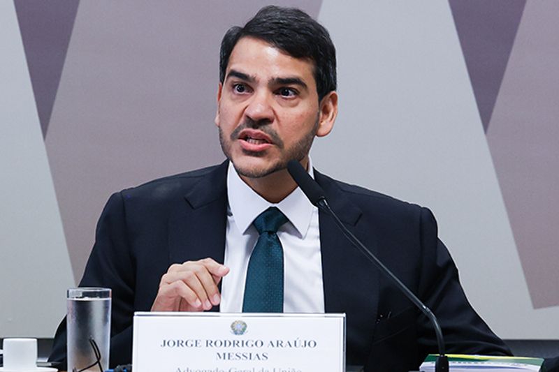 Projeto aumenta poderes da AGU e permite que Messias atue até em matérias do BC