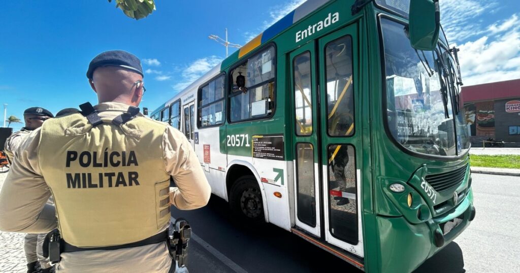 Roubos e furtos a ônibus caem 76% na Bahia em junho, de 52 para 12 ocorrências em um ano