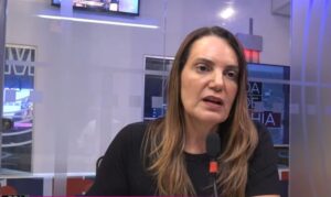 Sheila Lemos nega rompimento com Tiago Correia, mas admite desgastes após pré-candidatura do marido e saída de vereador mais votado do União Brasil