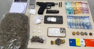 Suspeito de homicídio é preso com pistola e mais de 1 kg de drogas em Vitória da Conquista