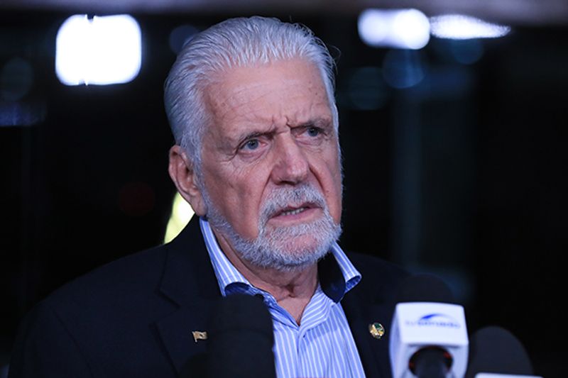 Wagner chama operação contra ele de "mentira" e afirma que investigações visam "derrubar o nosso time na Bahia"
