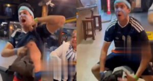 Torcedor argentino aparece fazendo gesto racista durante festa de comemoração em destino turístico baiano
