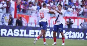 Em jogo tenso na Fonte Nova, Bahia fica apenas no empate contra o Corinthians