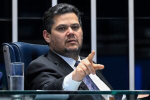 Alcolumbre: Quero honrar compromisso e votar tudo (dois turnos) da PEC dos Agentes de Saúde