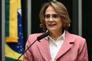 Aliadas de Michelle boicotaram evento de Flávio após omissão sobre Figueiredo