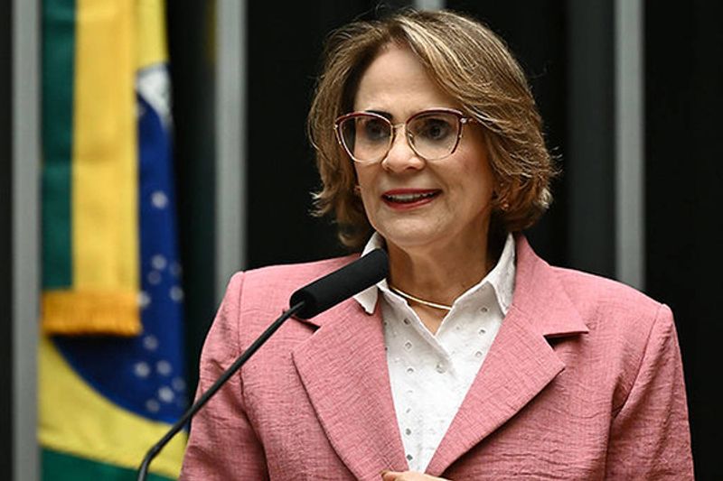 Aliadas de Michelle boicotaram evento de Flávio após omissão sobre Figueiredo
