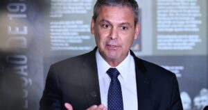 Após carta, Lindbergh pede revogação da prisão domiciliar de Bolsonaro