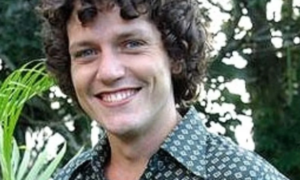 Ator Edward Boggiss, de ‘Malhação’ e ‘Sandy & Junior’, morre aos 49 anos no Rio