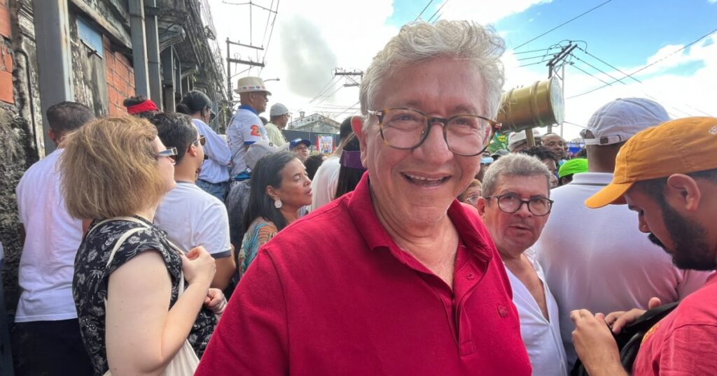 Caetano projeta vitória de Jerônimo e Lula no primeiro turno e aposta em candidatos de Camaçari