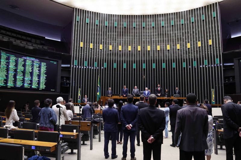 Câmara oculta autoria de R$ 1,3 bi em emendas e afronta STF, diz relatório