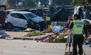 Carro em alta velocidade invade feira e deixa 6 mortos no Chile