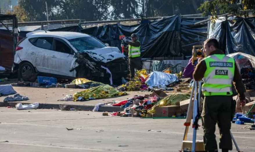 Carro em alta velocidade invade feira e deixa 6 mortos no Chile