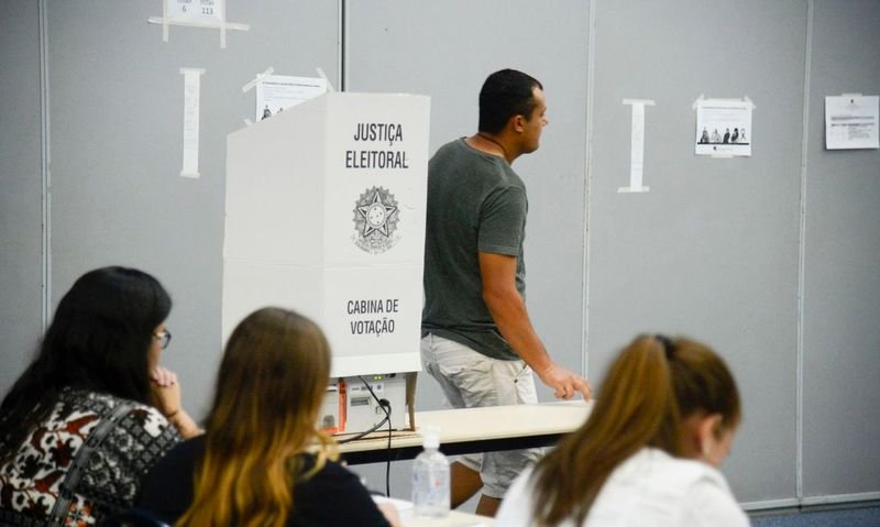Datafolha revela que eleitores de centro seguem sem candidato definido