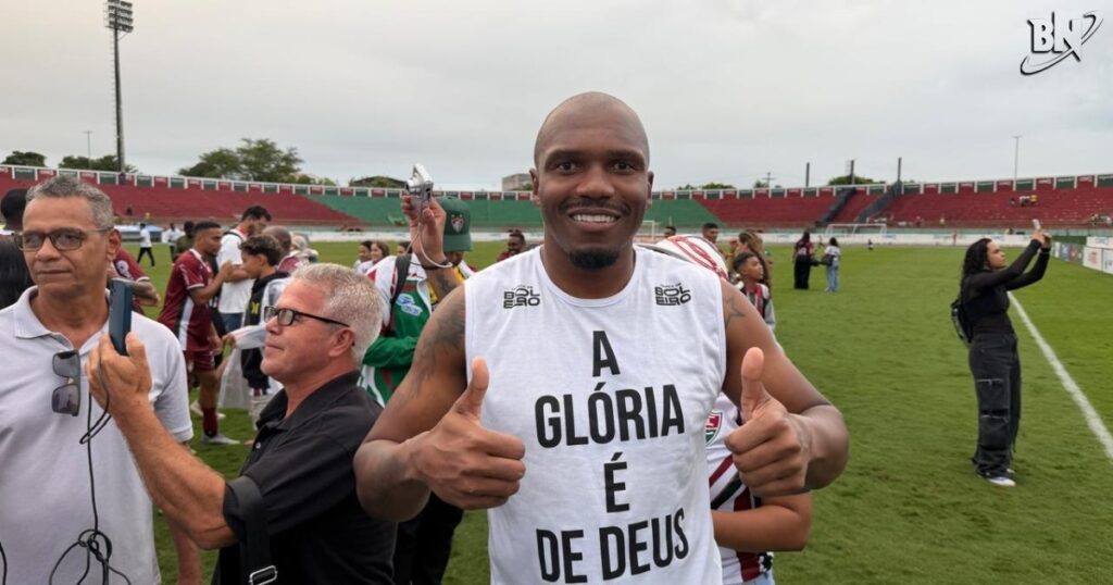 "Dinheiro não entra em campo": Goleiro André alfineta Feira FC após acesso do Fluminense