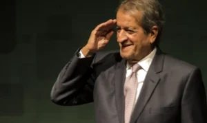 Dino manda bloquear R$ 119 milhões de Valdemar Costa Neto em esquema de emendas; entenda
