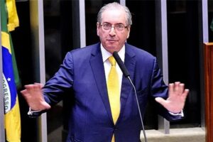 Dino manda bloquear R$ 6,1 milhões de Eduardo Cunha em investigação sobre emendas  12/07/2026 13h00