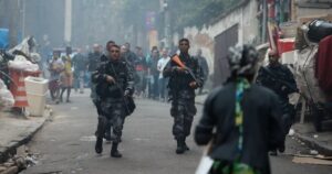 Estudo aponta que 64,8% dos mortos em operações policiais no Brasil em 2025 eram jovens negros de até 29 anos