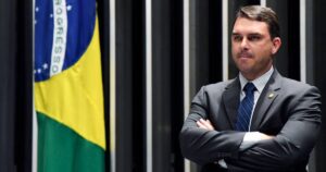 Flávio Bolsonaro defende eleição de senadores favoráveis ao impeachment de Moraes do STF