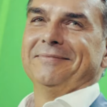 Flávio Bolsonaro diz...
