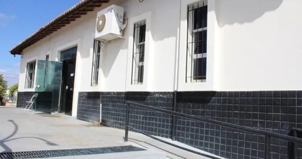 Homem é preso por violência doméstica após agredir a mãe e brigar com irmão em Guanambi