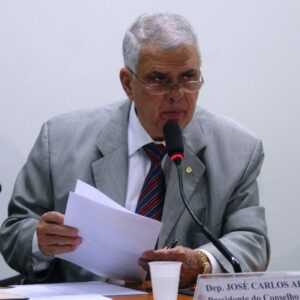 José Carlos Araújo pede desfiliação do DC após ação contra filho de Arthur Lira