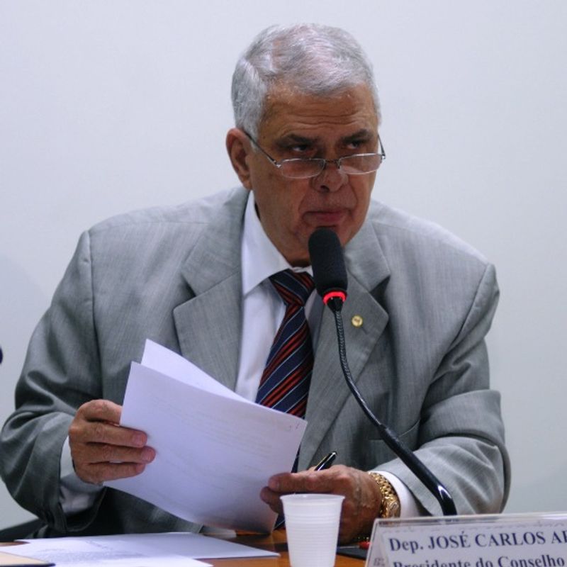 José Carlos Araújo pede desfiliação do DC após ação contra filho de Arthur Lira