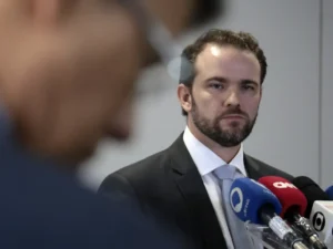 Ministro da Fazenda chama Milei de “palhaço” e diz que Argentina tem inflação e risco-país “muito maiores”
