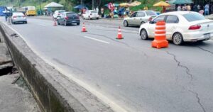 Nova cratera interdita de forma parcial BR-324 em Simões Filho; Dnit e PRF desviam trânsito na rodovia
