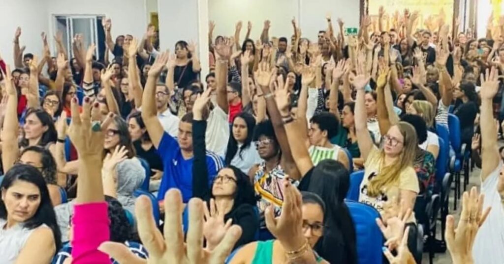 Professores da rede particular da Bahia aprovam novas paralisações durante as aulas