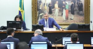 Renan Santos comemora aprovação, pela CCJ, de proposta do Missão que limita alíquota máxima do IPVA a 1%