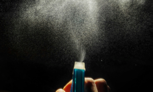 Spray de pimenta é liberado para mulheres maiores de 18; veja regras e exigências para compra