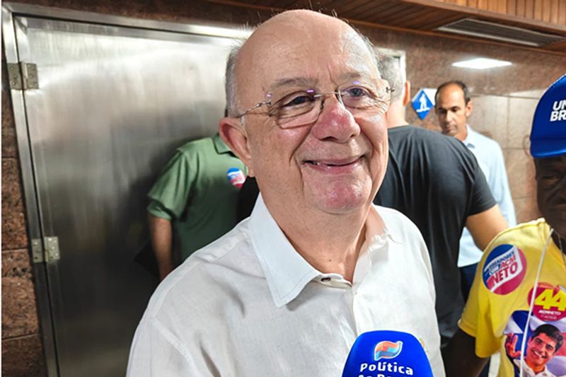 Zé Ronaldo declara voto em Flávio Bolsonaro e diz sentir "cheiro de mudança" na Bahia