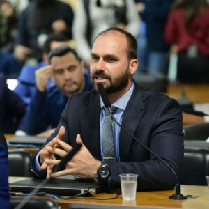 Eduardo Bolsonaro retira candidatura a suplente ao Senado por São Paulo