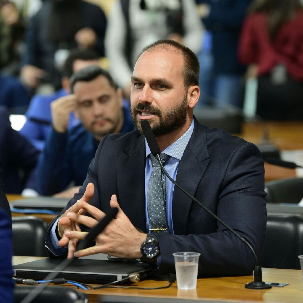 Eduardo Bolsonaro retira candidatura a suplente ao Senado por São Paulo