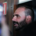 Eduardo Bolsonaro retira...