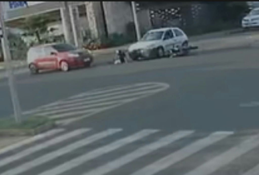 Acidente fatal entre dois carros e moto mobiliza autoridades em Campo Grande