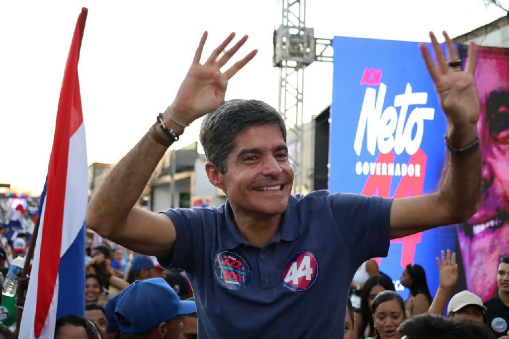 ACM Neto realiza carreata no Subúrbio de Salvador em agenda de campanha