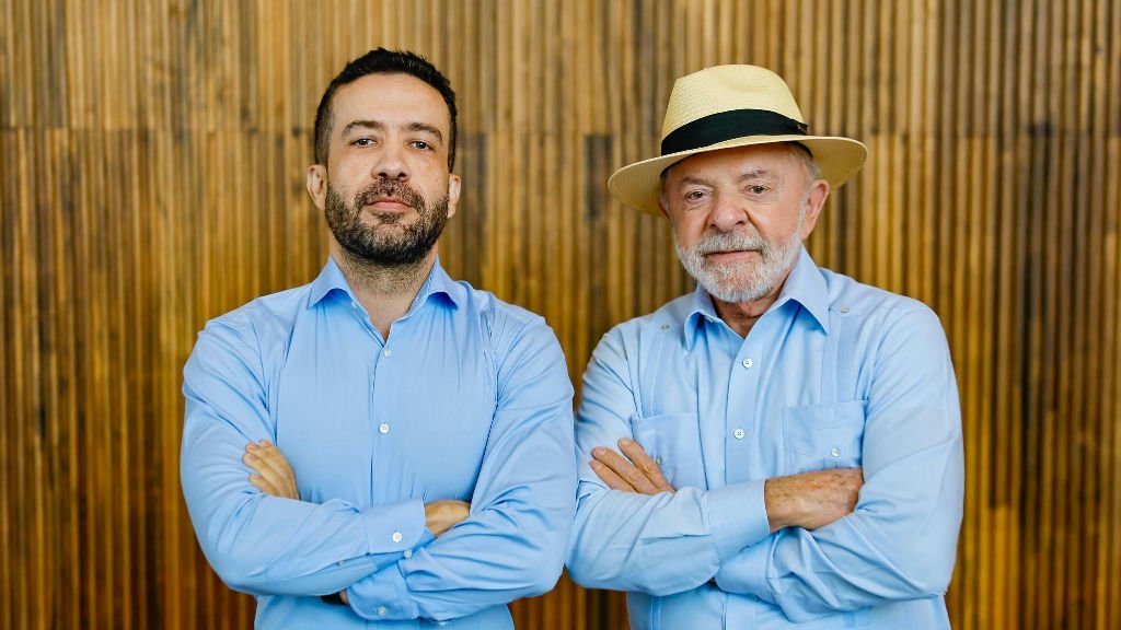 André Janones projeta virada de Flávio Bolsonaro sobre Lula nas pesquisas eleitorais