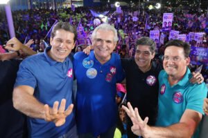 Ao abrir comitê em Salvador, ACM Neto aposta em discurso de esperança para a Bahia
