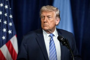 Aprovação de Donald Trump atinge mínima histórica de 33% em meio a crise no Irã