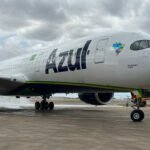 Azul amplia malha...