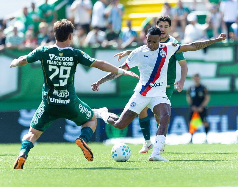 Bahia empata com Chapecoense em jogo movimentado e mantém jejum fora de casa