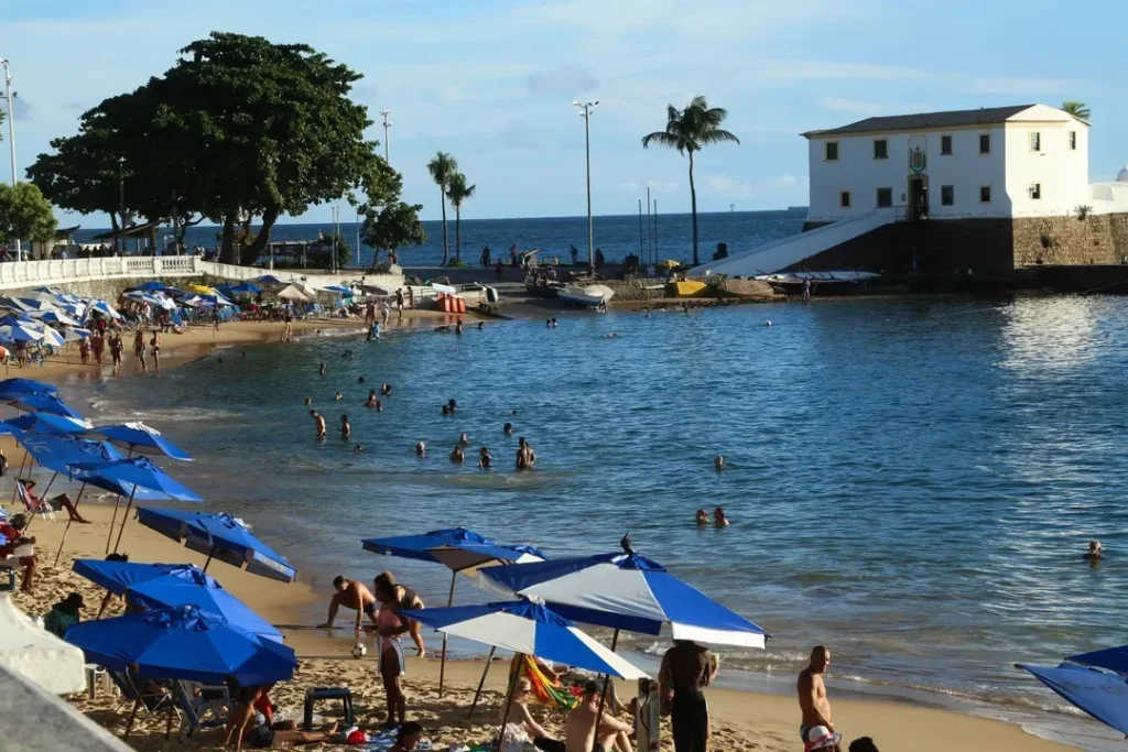 Bahia enfrenta níveis extremos de radiação ultravioleta com alerta para cuidados