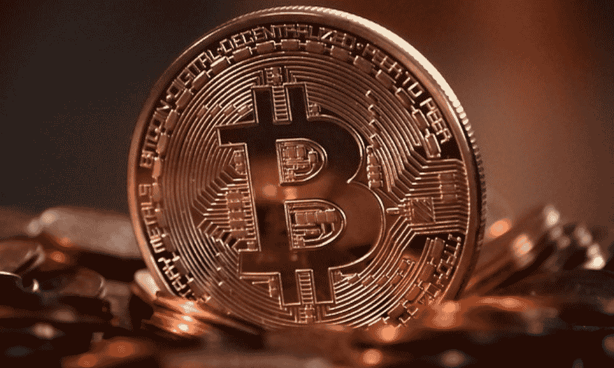 Bitcoin dispara mais de 10% e retoma patamar de destaque no mercado global