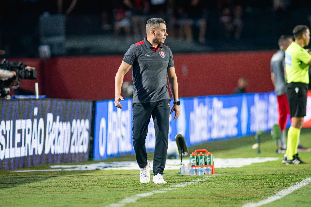 Botafogo demite Franclim Carvalho e avalia nome de Jair Ventura