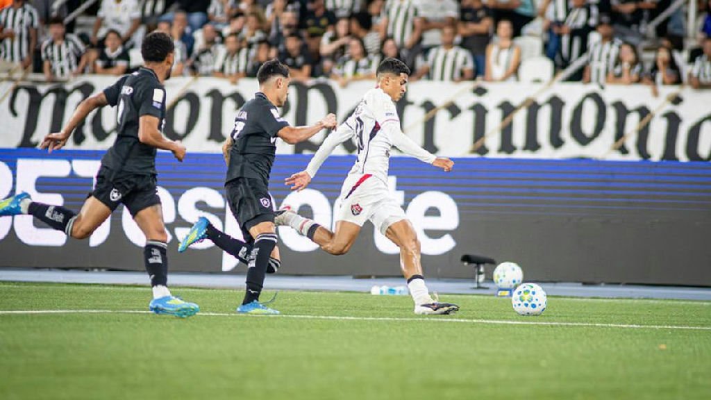 Botafogo projeta alterações na equipe para enfrentar o Vitória no Barradão
