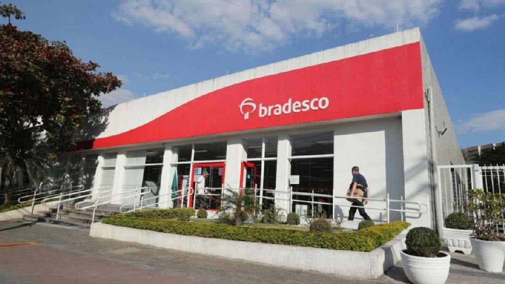 Bradesco encerra 324 agências e corta mais de 2 mil postos de trabalho
